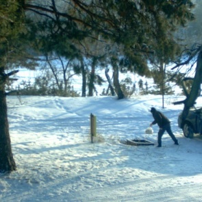 «Не хотят платить за вывоз отходов»: жители Шушенского завалили мусором контейнеры национального парка
