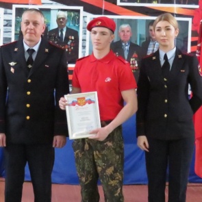 17-летний школьник из Ужура скрутил грабителя и держал до приезда полиции