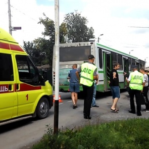 Водитель автобуса, по вине которого погибла ачинская пенсионерка, получил полтора года колонии-поселения