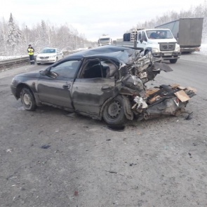 Под Красноярском столкнулись легковая Toyota, фура и бензовоз: есть пострадавшие