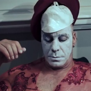 Солист Rammstein назвал новую группу русским матерным словом и снялся в порно