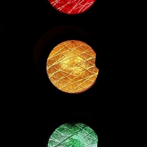 В России появятся приподнятые «зебры» и светофоры с датчиками движения