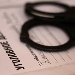 В Норильске кусок льда убил рабочего цементного завода. Его коллега в больнице