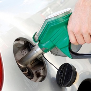 Что заливают в бак: в России слегка повысилось качество бензина