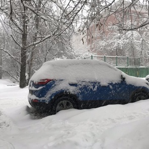 С чем столкнутся водители, не выезжавшие и даже не прогревавшие авто зимой
