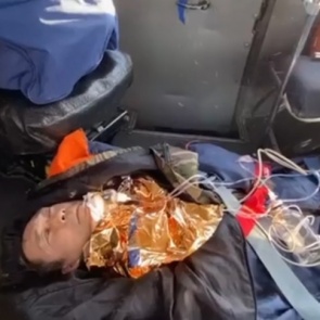 Мужчина упал с высоты на производстве, сломал шею и обе ноги и выжил