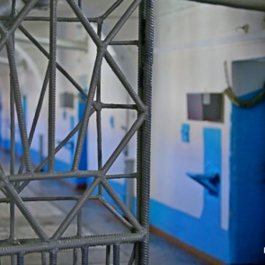 Бил по голове и отбирал сумку: полицейские задержали серийного грабителя бабушек