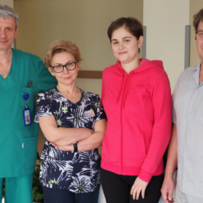 Молодая женщина пришла в больницу с жалобами на боль в животе, а у нее нашли рак кишечника. На лечение ушел год