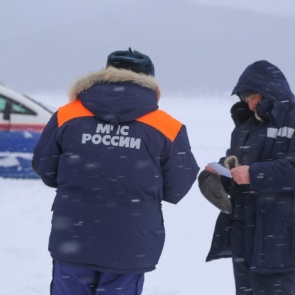 На льдине у о. Татышев заметили трех дрейфующих рыбаков