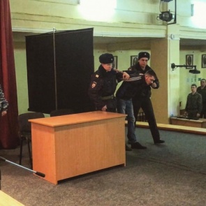 Сержант украл у тещи ювелирные украшения на крупную сумму и продал их