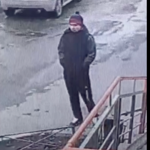 «Приставал к детям и молодым девушкам»: в Красноярске ищут извращенца