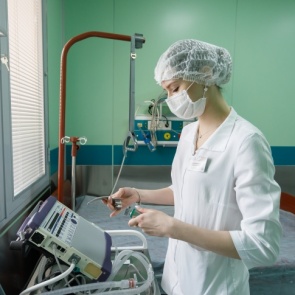 Соседи по несчастью, три тысячи за прогулку и борода против инфекции: главное о коронавирусе в Красноярске за 2 апреля