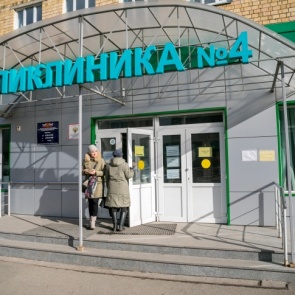 Поликлиники оставят работать, а зарплату медперсоналу могут сократить: комментарий минздрава