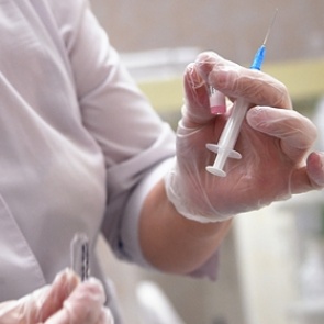 Обнаружено влияние популярной прививки на заражение коронавирусом