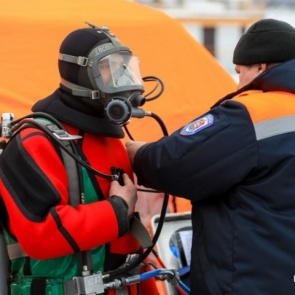 На Енисее перевернулась лодка с глухонемыми рыбаками. Один из них погиб