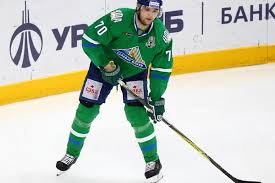 Игрок клуба КХЛ поднял 70-килограммовую штангу одной рукой