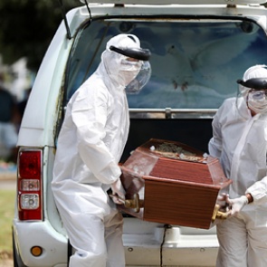 Шесть человек сходили на похороны и умерли от коронавируса