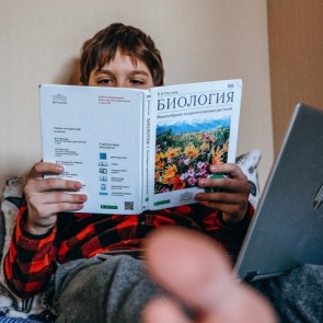 Удалёнка даст возможность выбора: как карантин изменит школьное образование в России