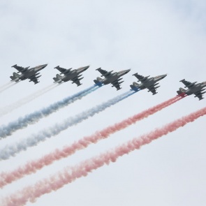 Над Кызылом и Новосибирском 9 мая пролетят вертолеты и самолеты. Над Красноярском ничего не полетит