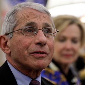 Главный инфекционист США посчитал заниженным число жертв коронавируса