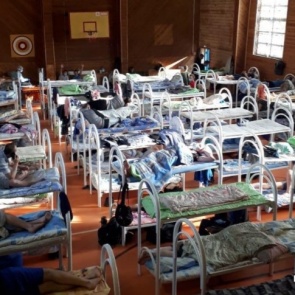 «Лечения нет, пугают Росгвардией и штрафами»: вахтовики «Полюса» жалуются на невыносимые условия