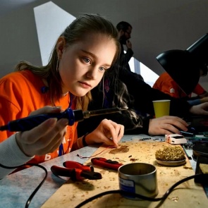 СГК объявляет набор в школу «Ученые будущего online». Оборудование для учебы бесплатно доставят на дом