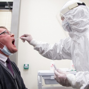 На Госуслугах открылась форма для врачей, куда можно жаловаться на отсутствие обещанных выплат