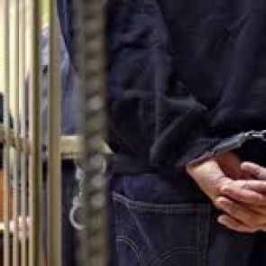 Житель Хакасии напал и изнасиловал женщину на улице