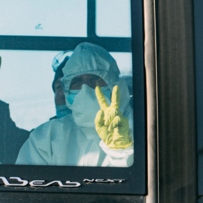 Как минимум 40 медработников переболели коронавирусом в крае. Им начали перечислять страховые выплаты