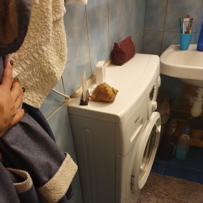 В Железногорске пенсионерка приняла прохожего в робе за сантехника и заплатила ему за «ремонт»