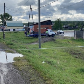 Водитель "Жигулей" без прав с семью пассажирами в салоне влетел в магазин. Есть погибшие