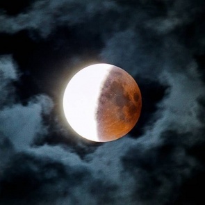 На этой неделе красноярцы увидят второе в 2020 году лунное затмение