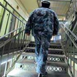 Двое красноярских осужденных хотели пораньше выйти из колонии и дали взятку: срок могут увеличить