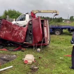 Водителя, перевозившего в легковушке семь человек и погубившего в ДТП троих, арестовали на два месяца