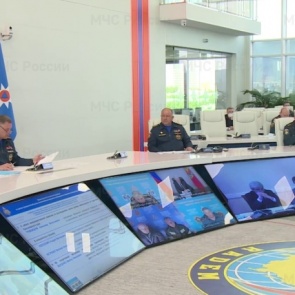 Глава МЧС призвал не искажать информацию о реальной обстановке на месте разлива топлива в Норильске