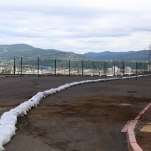 На Огородной пытаются сдержать оползень: фото с места