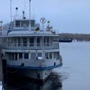 Туристы раскупили почти все билеты за 300 тысяч на первый круиз по Енисею теплохода «Максим Горький»