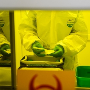 Первая российская вакцина от коронавируса будет готова в августе