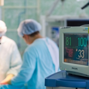 Врачи рассказали о состоянии мужчины и девочки, пострадавших при взрыве газа