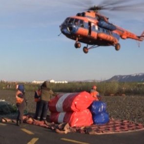 На место разлива дизтоплива в Норильске доставили дополнительные емкости