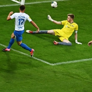 17-летнему вратарю-герою «Ростова» предложили бесплатное такси до конца жизни