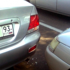 Машины стукнулись зеркалами, повреждений нет. Надо ли вызывать ГИБДД?