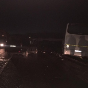 Под Красноярском столкнулись пассажирский автобус и внедорожник. Есть пострадавшие