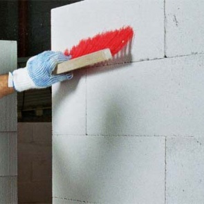 Как оштукатурить стены из газобетонных блоков?