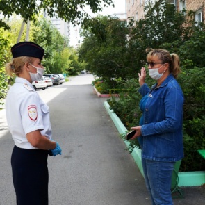 Госавтоинспекторы и общественники с управляющей компанией провели обследование места ДТП с ребенком