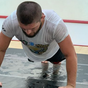 Нурмагомедов показал фото подготовки к бою с Гэтжи