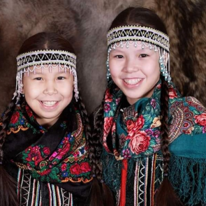 Известный в мире фотограф продаёт свои работы, чтобы помочь таймырскому посёлку, где сгорела школа