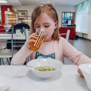 Диетолог рассказала, почему нельзя давать соки детям