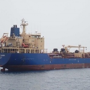 Захваченных нигерийскими пиратами российских моряков вызволили 1