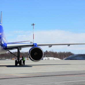 По взлетно-посадочной полосе красноярского аэропорта пробегут 1000 человек